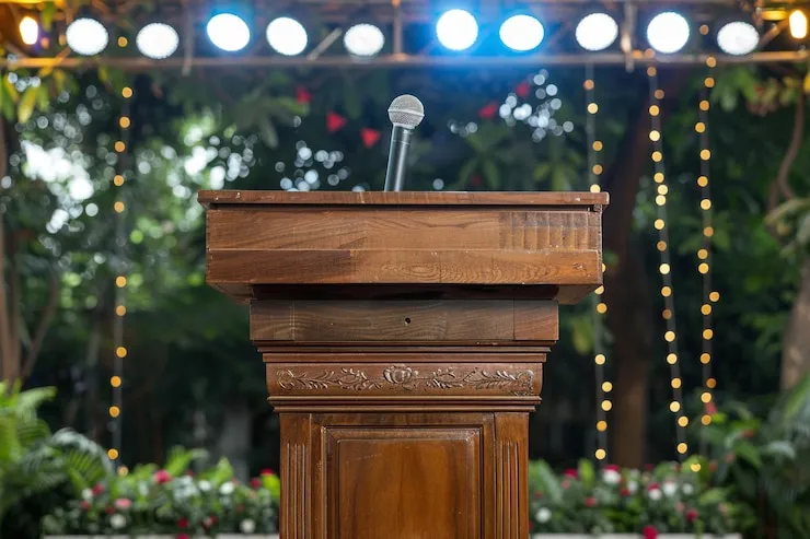 Aluguel de púlpito para casamento preço